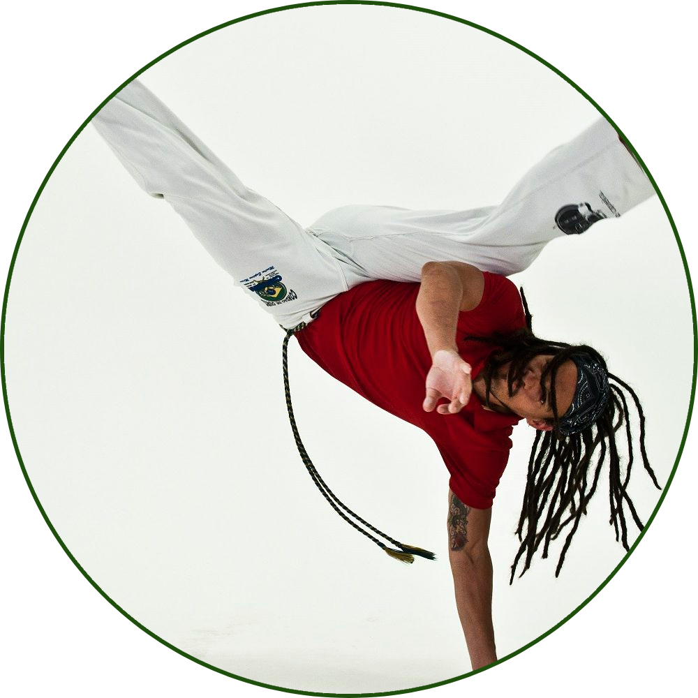 Image of Mestre Parente doing a Capoeira movement on 1 hand